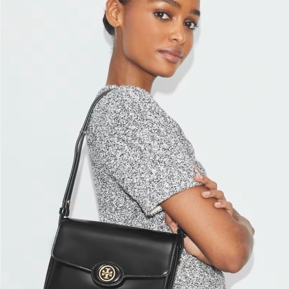 Like new Tory Burch Black Patent Leather Robinson Convertible Bag - Picture 3 of 13